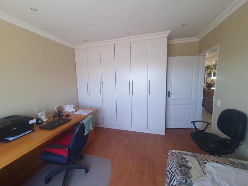 4 Bedroom Property for Sale in Franskraal Western Cape